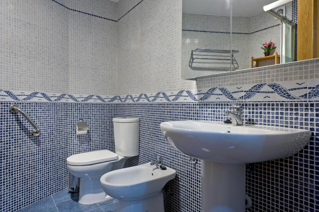 Relaxing Beach Apartment In Fuengirola Parking 외부 사진